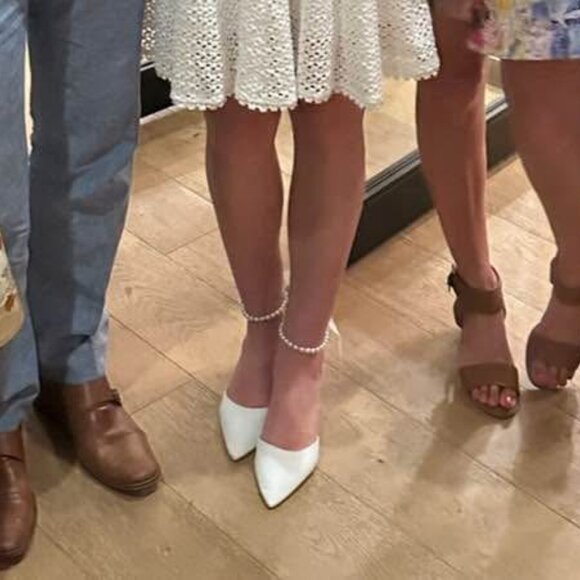 White block heels with pearl anklet - Size 9 - Picture 3 of 3